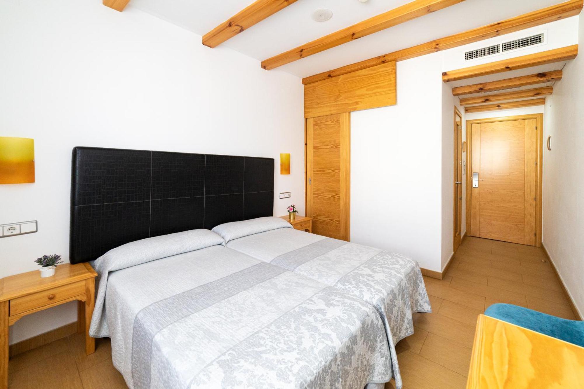 Hotel Puerta De Cazorla Exterior photo